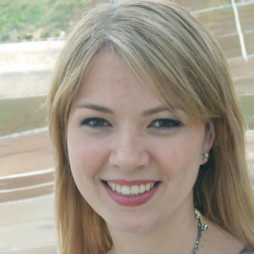 Instructora especializada en análisis de datos con IA